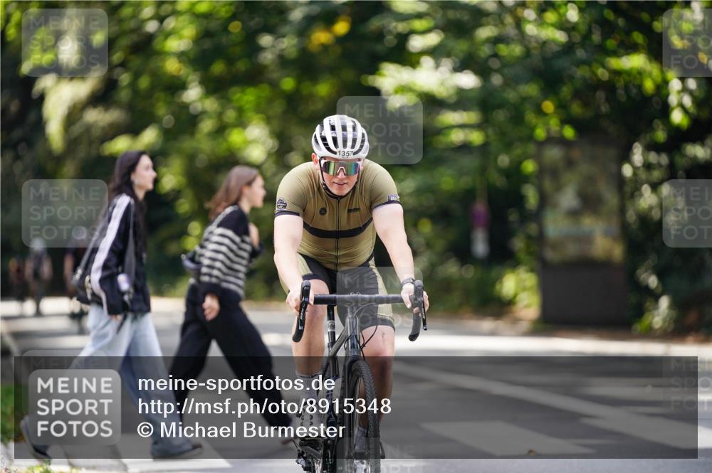 14.09.2025 - Stadtparktriathlon Michael Burmester http://msf.ph/oto/8915348 14.09.2025 12:55:33 Radfahren 1357, 1387, 1394, 1397 meine-sportfotos.de