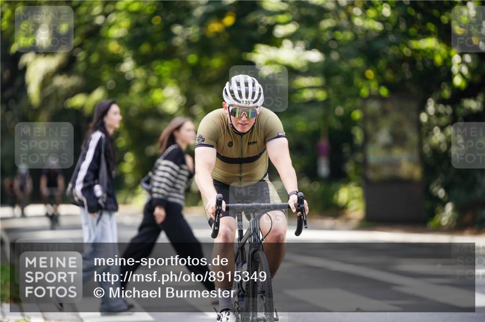 14.09.2025 - Stadtparktriathlon Michael Burmester http://msf.ph/oto/8915349 14.09.2025 12:55:33 Radfahren 1357, 1387, 1394, 1397 meine-sportfotos.de