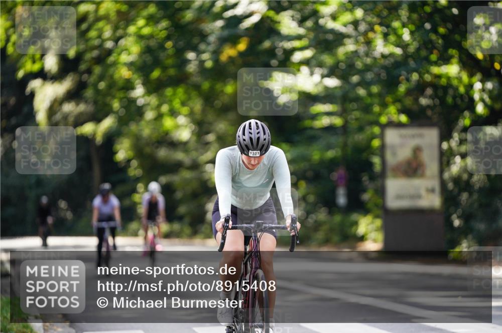14.09.2025 - Stadtparktriathlon Michael Burmester http://msf.ph/oto/8915408 14.09.2025 12:57:02 Radfahren 1254, 1321, 1327, 1399 meine-sportfotos.de
