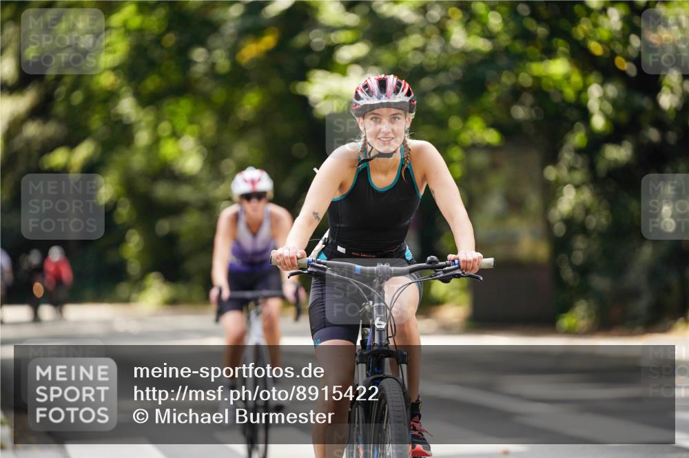 14.09.2025 - Stadtparktriathlon Michael Burmester http://msf.ph/oto/8915422 14.09.2025 12:57:36 Radfahren 1309, 1332, 1426, 1442 meine-sportfotos.de