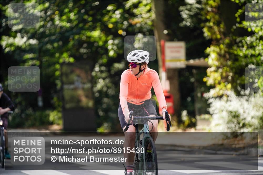 14.09.2025 - Stadtparktriathlon Michael Burmester http://msf.ph/oto/8915430 14.09.2025 12:57:44 Radfahren 1100, 1365, 1371, 1426 meine-sportfotos.de
