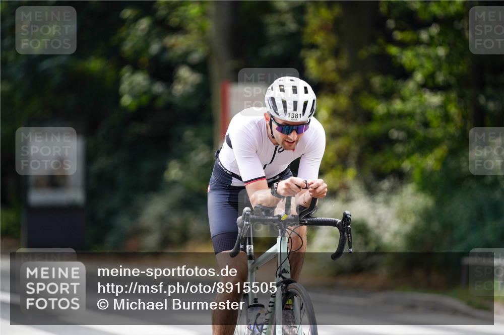 14.09.2025 - Stadtparktriathlon Michael Burmester http://msf.ph/oto/8915505 14.09.2025 12:59:25 Radfahren 1345, 1381, 1430, 1444 meine-sportfotos.de