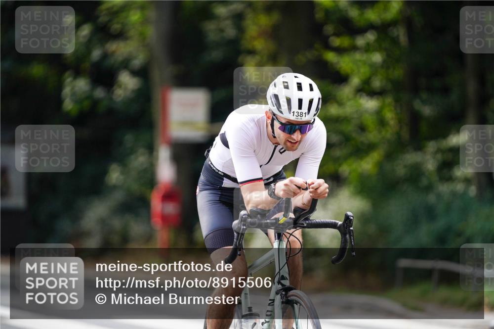 14.09.2025 - Stadtparktriathlon Michael Burmester http://msf.ph/oto/8915506 14.09.2025 12:59:26 Radfahren 1345, 1381, 1430, 1444 meine-sportfotos.de