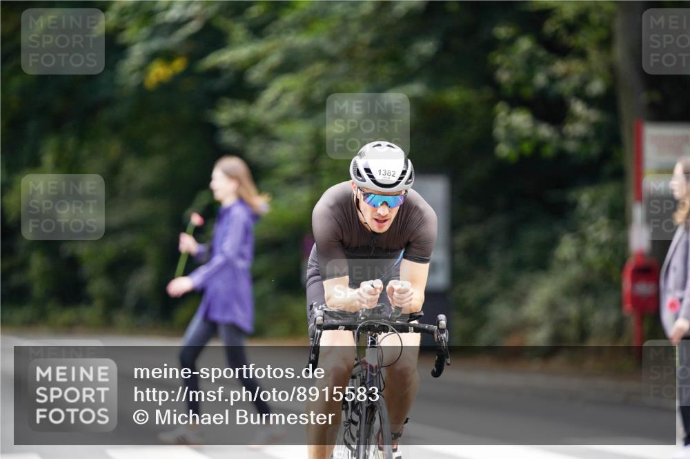 14.09.2025 - Stadtparktriathlon Michael Burmester http://msf.ph/oto/8915583 14.09.2025 13:00:43 Radfahren 1228, 1325, 1382 meine-sportfotos.de