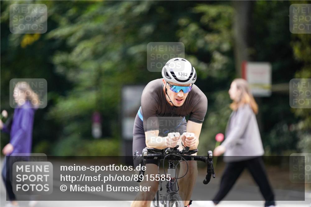 14.09.2025 - Stadtparktriathlon Michael Burmester http://msf.ph/oto/8915585 14.09.2025 13:00:44 Radfahren 1228, 1325, 1382 meine-sportfotos.de