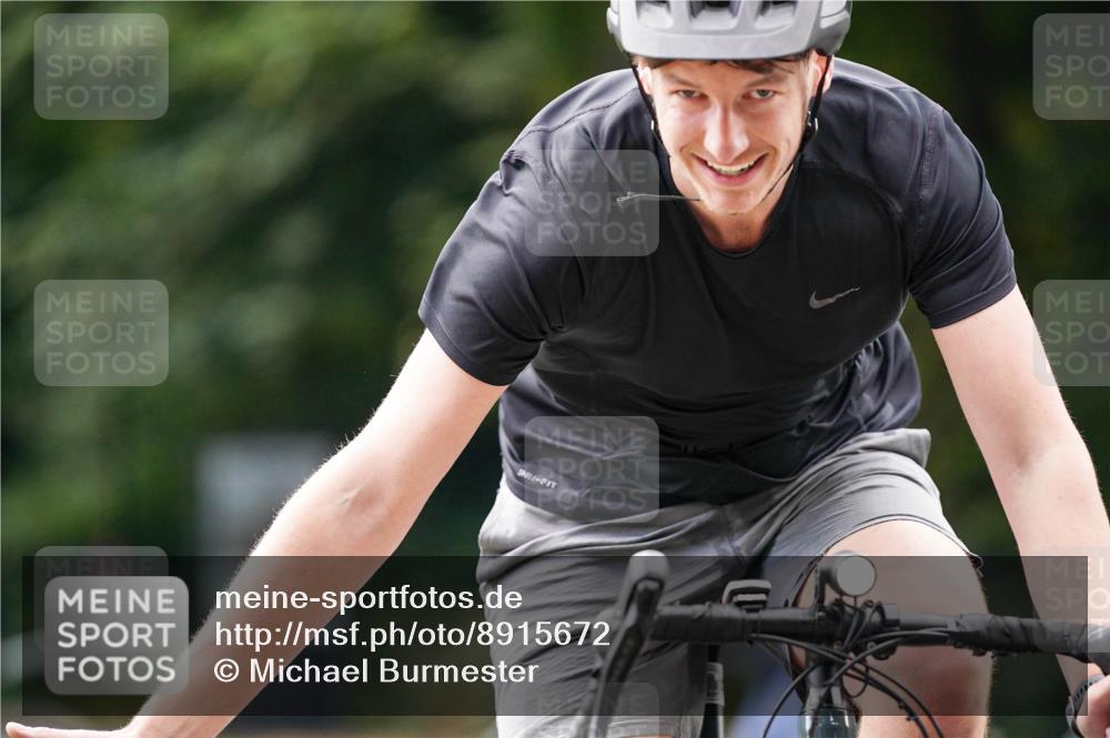 14.09.2025 - Stadtparktriathlon Michael Burmester http://msf.ph/oto/8915672 14.09.2025 13:02:08 Radfahren 1501, 1514 meine-sportfotos.de