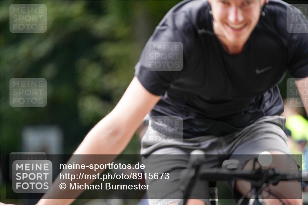 14.09.2025 - Stadtparktriathlon Michael Burmester http://msf.ph/oto/8915673 14.09.2025 13:02:08 Radfahren 1501, 1514 meine-sportfotos.de
