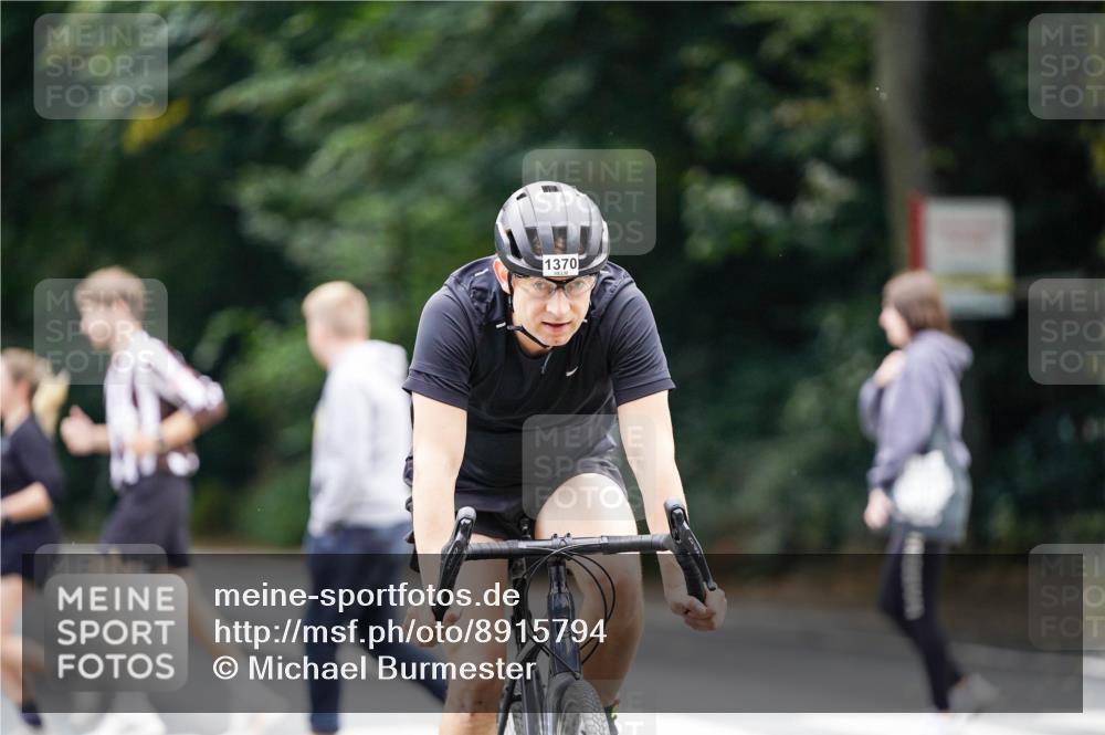 14.09.2025 - Stadtparktriathlon Michael Burmester http://msf.ph/oto/8915794 14.09.2025 13:04:05 Radfahren 1370 meine-sportfotos.de