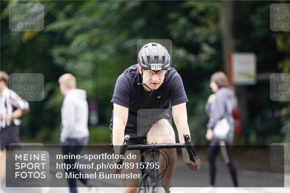 14.09.2025 - Stadtparktriathlon Michael Burmester http://msf.ph/oto/8915795 14.09.2025 13:04:05 Radfahren 1370 meine-sportfotos.de