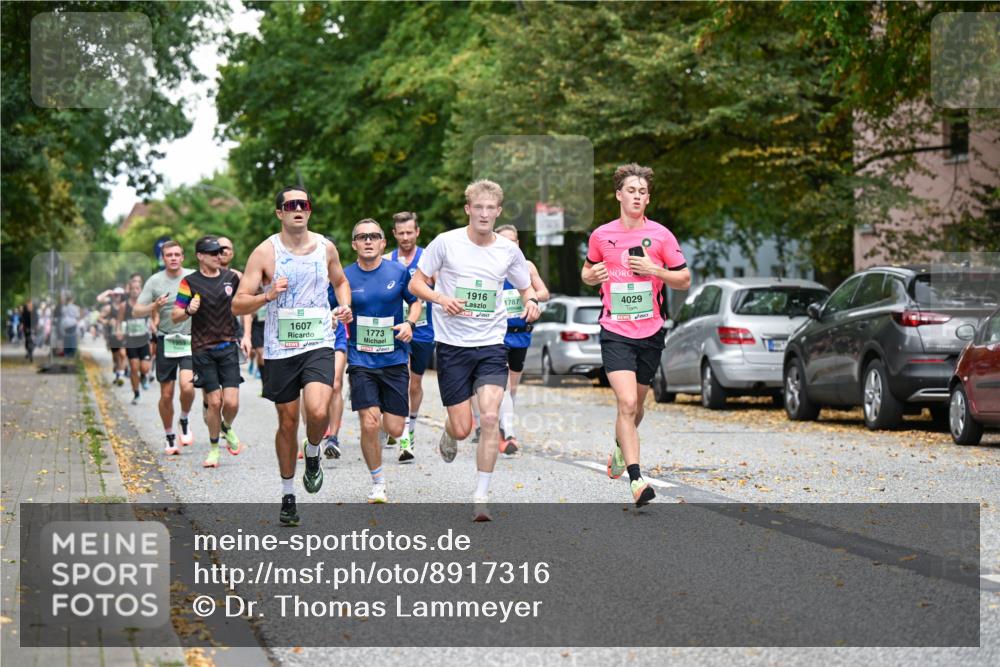 21.09.2025 - PSD Bank Halbmarathon Dr. Thomas Lammeyer http://msf.ph/oto/8917316 21.09.2025 10:33:11 Laufen 1607, 1773, 1953, 1916, 1787, 4029 meine-sportfotos.de