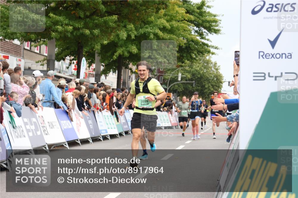 21.09.2025 - PSD Bank Halbmarathon Strokosch-Dieckow http://msf.ph/oto/8917964 21.09.2025 11:46:11 Ziel 2141, 2229 meine-sportfotos.de