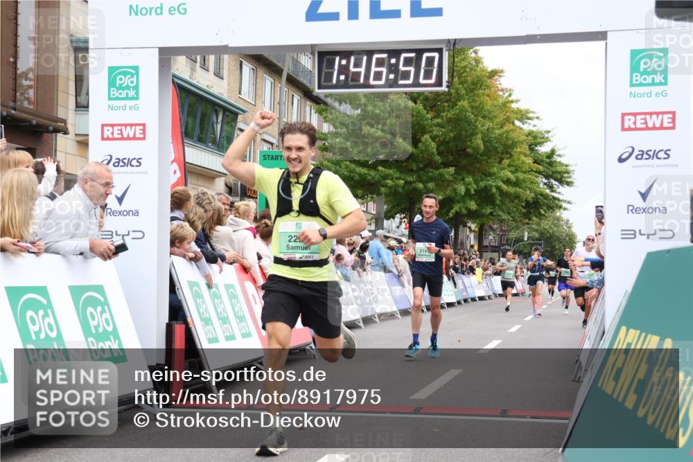 21.09.2025 - PSD Bank Halbmarathon Strokosch-Dieckow http://msf.ph/oto/8917975 21.09.2025 11:46:13 Ziel 2141, 2229, 2235 meine-sportfotos.de
