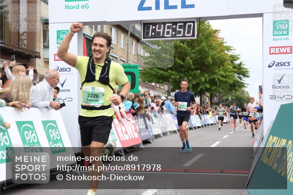 21.09.2025 - PSD Bank Halbmarathon Strokosch-Dieckow http://msf.ph/oto/8917978 21.09.2025 11:46:13 Ziel 2141, 2229, 2235 meine-sportfotos.de