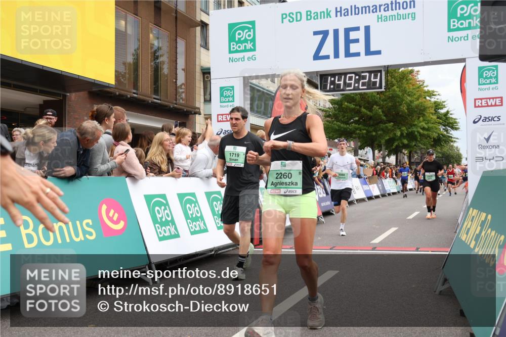21.09.2025 - PSD Bank Halbmarathon Strokosch-Dieckow http://msf.ph/oto/8918651 21.09.2025 11:48:47 Ziel 1719, 2182, 2260, 2415, 2421, 2564, 3088, 3288 meine-sportfotos.de