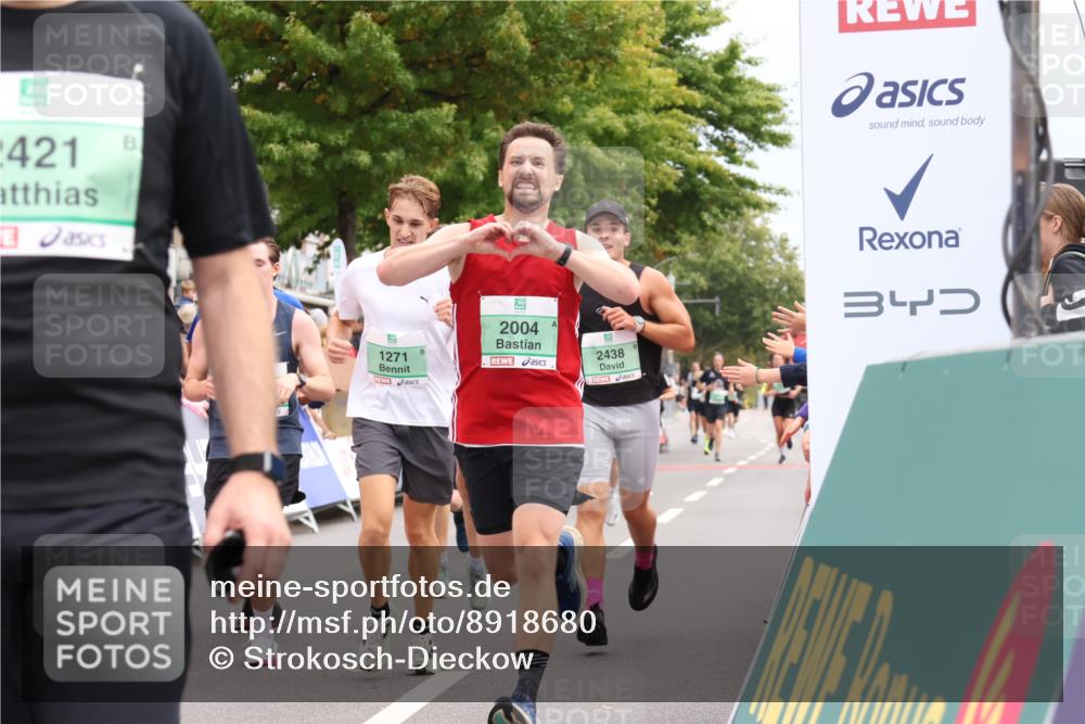 21.09.2025 - PSD Bank Halbmarathon Strokosch-Dieckow http://msf.ph/oto/8918680 21.09.2025 11:48:52 Ziel 1129, 1271, 1719, 1983, 1987, 2004, 2106, 2182, 2214, 2260, 2415, 2421, 2438, 2445, 2564, 3088 meine-sportfotos.de