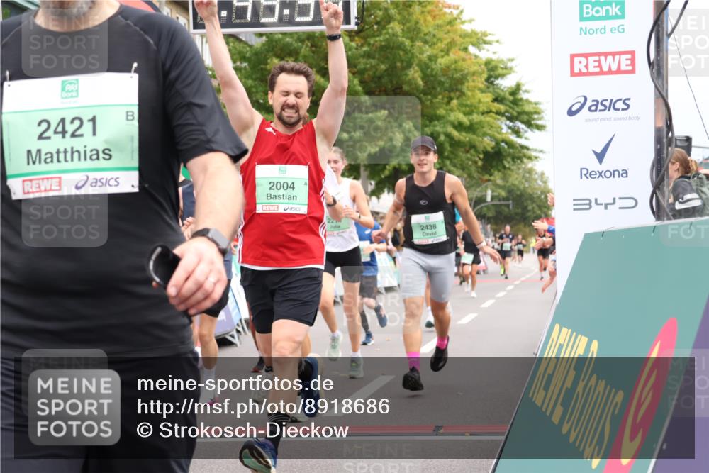 21.09.2025 - PSD Bank Halbmarathon Strokosch-Dieckow http://msf.ph/oto/8918686 21.09.2025 11:48:53 Ziel 1129, 1271, 1719, 1983, 1987, 2004, 2106, 2214, 2260, 2415, 2421, 2438, 2445, 3088 meine-sportfotos.de