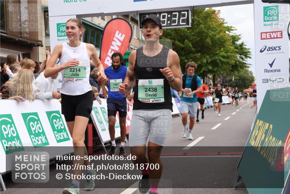 21.09.2025 - PSD Bank Halbmarathon Strokosch-Dieckow http://msf.ph/oto/8918700 21.09.2025 11:48:55 Ziel 1129, 1271, 1983, 1987, 2004, 2053, 2106, 2214, 2415, 2421, 2438, 2445, 3088 meine-sportfotos.de