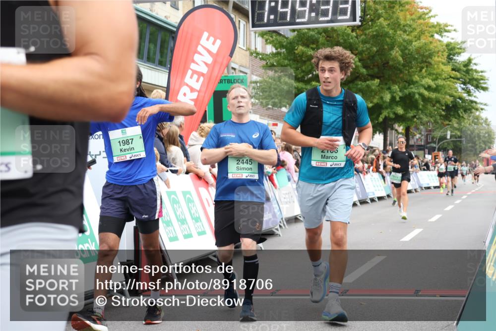 21.09.2025 - PSD Bank Halbmarathon Strokosch-Dieckow http://msf.ph/oto/8918706 21.09.2025 11:48:56 Ziel 1129, 1271, 1983, 1987, 2004, 2053, 2106, 2214, 2415, 2419, 2421, 2438, 2445, 3088 meine-sportfotos.de