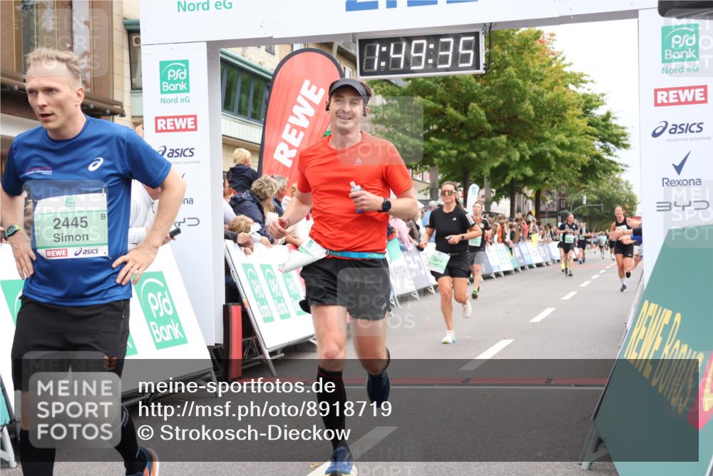 21.09.2025 - PSD Bank Halbmarathon Strokosch-Dieckow http://msf.ph/oto/8918719 21.09.2025 11:48:59 Ziel 1129, 1271, 1983, 1987, 2004, 2053, 2106, 2214, 2307, 2335, 2419, 2438, 2445 meine-sportfotos.de