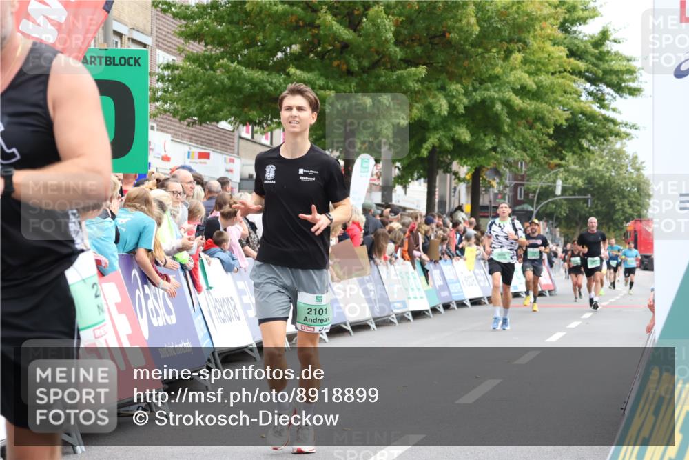 21.09.2025 - PSD Bank Halbmarathon Strokosch-Dieckow http://msf.ph/oto/8918899 21.09.2025 11:49:36 Ziel 2010, 2101, 2322, 2607, 2737, 2830, 3376, 4010 meine-sportfotos.de
