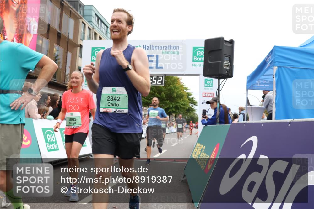 21.09.2025 - PSD Bank Halbmarathon Strokosch-Dieckow http://msf.ph/oto/8919387 21.09.2025 11:51:15 Ziel 1003, 1039, 1640, 1720, 2114, 2342, 2358, 2437, 2444, 2633, 2662, 3529, 3927 meine-sportfotos.de