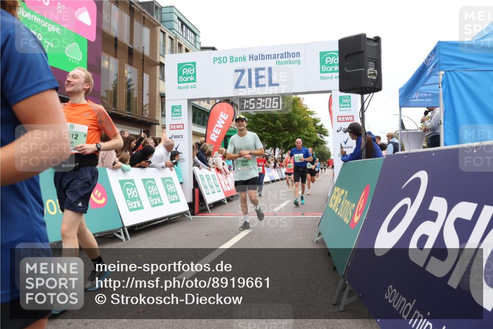 21.09.2025 - PSD Bank Halbmarathon Strokosch-Dieckow http://msf.ph/oto/8919661 21.09.2025 11:52:29 Ziel 1506, 1600, 2327, 2356, 2375, 2492, 2512, 2554, 2654, 2835, 2917 meine-sportfotos.de