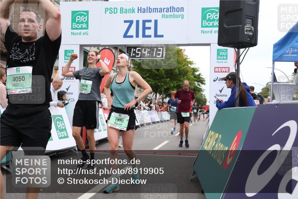 21.09.2025 - PSD Bank Halbmarathon Strokosch-Dieckow http://msf.ph/oto/8919905 21.09.2025 11:53:36 Ziel 1254, 1366, 1770, 2246, 2552, 2588, 2876, 2947, 3919, 4050 meine-sportfotos.de