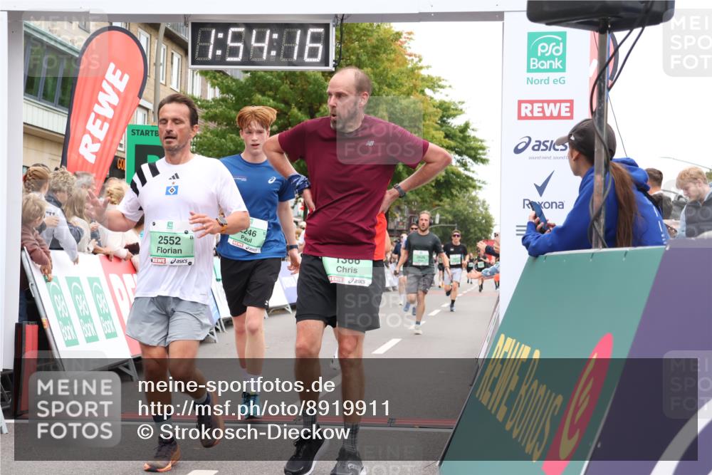 21.09.2025 - PSD Bank Halbmarathon Strokosch-Dieckow http://msf.ph/oto/8919911 21.09.2025 11:53:39 Ziel 1254, 1366, 1724, 1770, 2246, 2309, 2552, 2625, 2804, 2876, 2947, 3919, 4050 meine-sportfotos.de