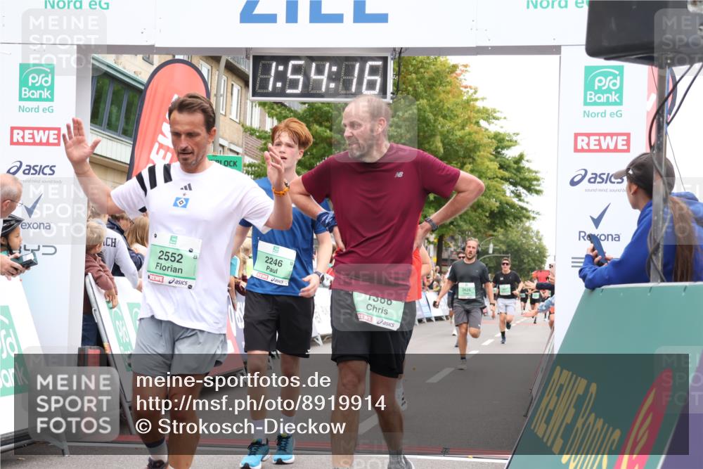 21.09.2025 - PSD Bank Halbmarathon Strokosch-Dieckow http://msf.ph/oto/8919914 21.09.2025 11:53:39 Ziel 1254, 1366, 1724, 1770, 2246, 2309, 2552, 2625, 2804, 2876, 2947, 3919, 4050 meine-sportfotos.de