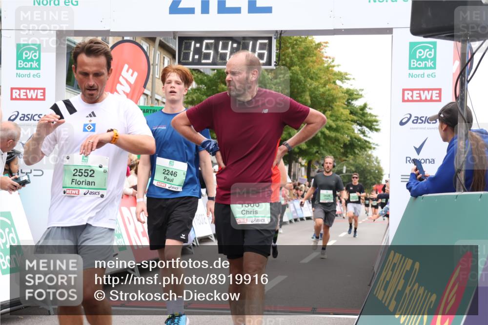 21.09.2025 - PSD Bank Halbmarathon Strokosch-Dieckow http://msf.ph/oto/8919916 21.09.2025 11:53:40 Ziel 1254, 1366, 1724, 1770, 2246, 2309, 2552, 2625, 2804, 2876, 2947, 3901, 4050 meine-sportfotos.de