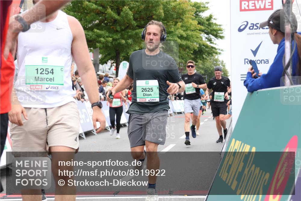 21.09.2025 - PSD Bank Halbmarathon Strokosch-Dieckow http://msf.ph/oto/8919922 21.09.2025 11:53:42 Ziel 1254, 1366, 1724, 1770, 2199, 2246, 2309, 2401, 2537, 2552, 2625, 2687, 2804, 2876, 2947, 3901 meine-sportfotos.de