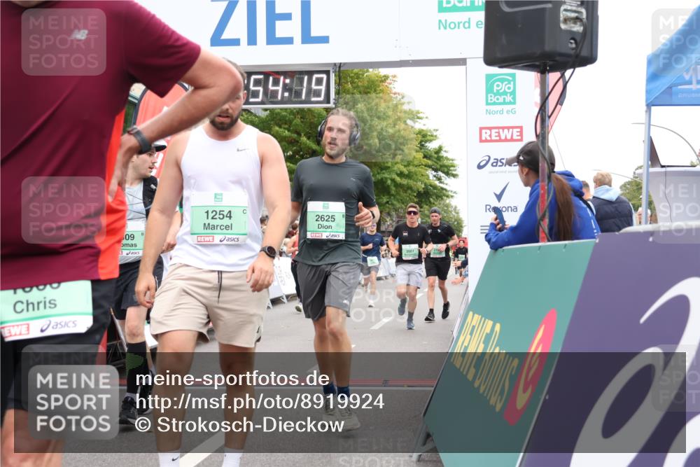21.09.2025 - PSD Bank Halbmarathon Strokosch-Dieckow http://msf.ph/oto/8919924 21.09.2025 11:53:42 Ziel 1254, 1366, 1724, 1770, 2199, 2246, 2309, 2401, 2537, 2552, 2625, 2687, 2804, 2876, 2947, 3901 meine-sportfotos.de
