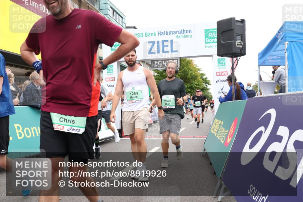 21.09.2025 - PSD Bank Halbmarathon Strokosch-Dieckow http://msf.ph/oto/8919926 21.09.2025 11:53:43 Ziel 1254, 1366, 1724, 2199, 2246, 2309, 2401, 2537, 2552, 2625, 2687, 2804, 2876, 2947, 3901 meine-sportfotos.de