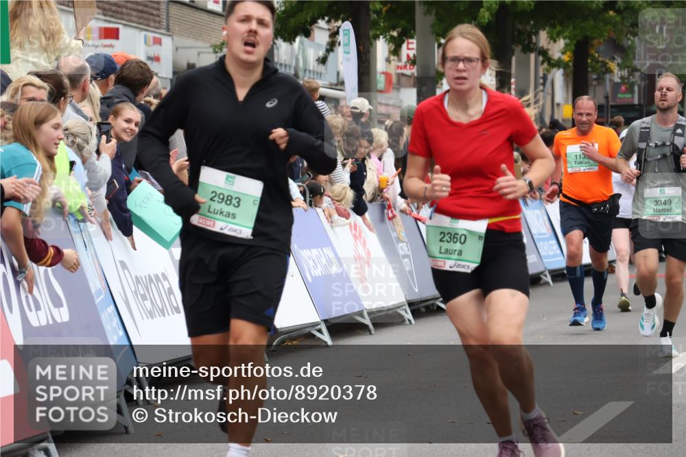 21.09.2025 - PSD Bank Halbmarathon Strokosch-Dieckow http://msf.ph/oto/8920378 21.09.2025 11:54:43 Ziel 2360, 2408, 2583, 2770, 2983, 2997, 3349, 3892, 3944 meine-sportfotos.de