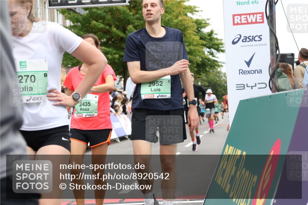 21.09.2025 - PSD Bank Halbmarathon Strokosch-Dieckow http://msf.ph/oto/8920542 21.09.2025 11:55:22 Ziel 1078, 1528, 1814, 2107, 2275, 2348, 2435, 2500, 2568, 2690, 2952, 3270, 3958, 3968 meine-sportfotos.de