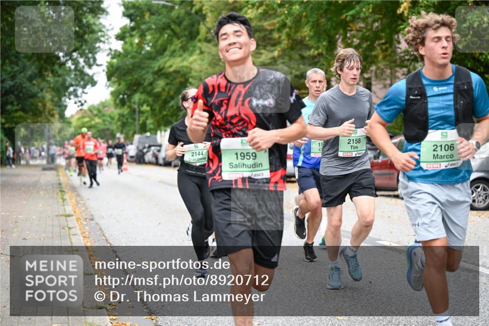 21.09.2025 - PSD Bank Halbmarathon Dr. Thomas Lammeyer http://msf.ph/oto/8920712 21.09.2025 10:39:43 Laufen 2144, 1959, 2158, 2106 meine-sportfotos.de