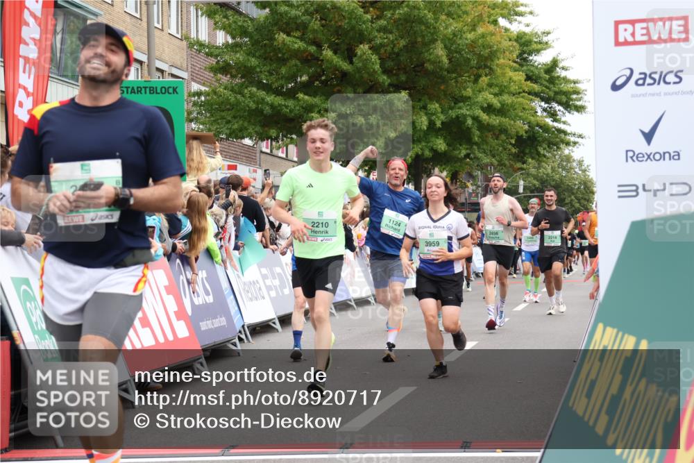 21.09.2025 - PSD Bank Halbmarathon Strokosch-Dieckow http://msf.ph/oto/8920717 21.09.2025 11:55:56 Ziel 1124, 1568, 1818, 1819, 2210, 2218, 2399, 2456, 2587, 2636, 2642, 2901, 3166, 3959 meine-sportfotos.de