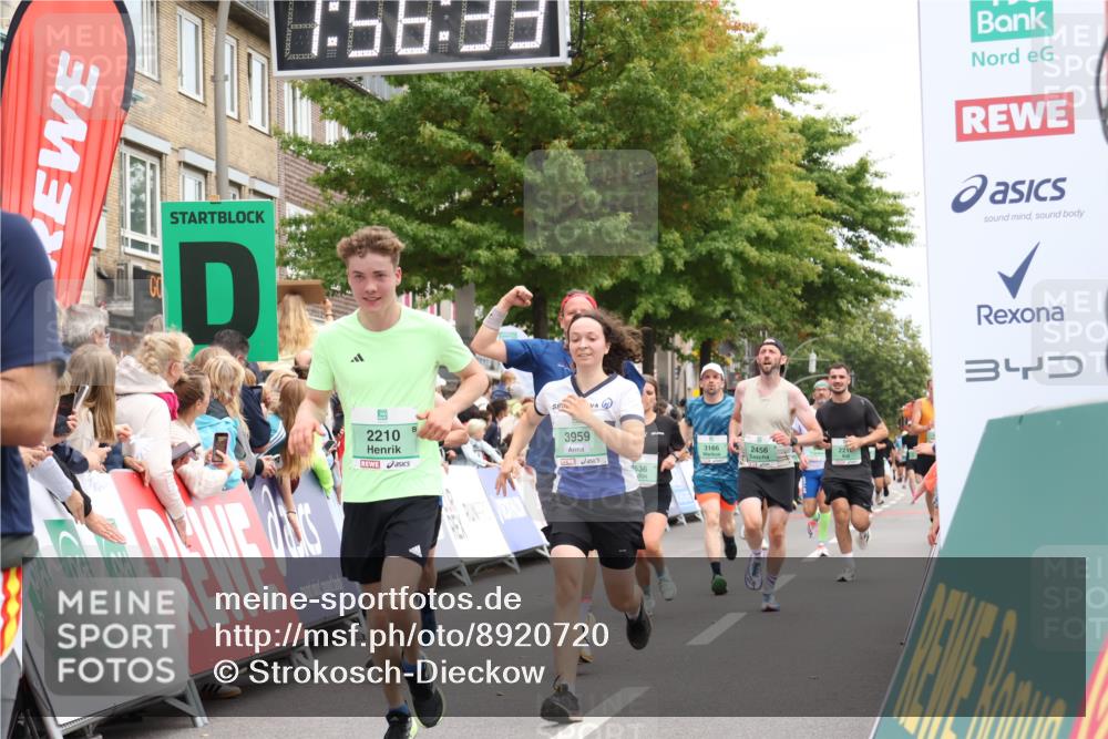 21.09.2025 - PSD Bank Halbmarathon Strokosch-Dieckow http://msf.ph/oto/8920720 21.09.2025 11:55:57 Ziel 1124, 1568, 1818, 1819, 2210, 2218, 2399, 2456, 2587, 2636, 2642, 2901, 3166, 3959 meine-sportfotos.de