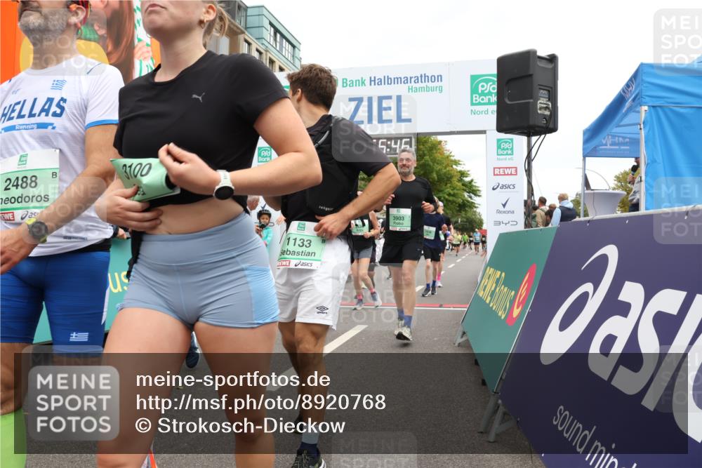 21.09.2025 - PSD Bank Halbmarathon Strokosch-Dieckow http://msf.ph/oto/8920768 21.09.2025 11:56:09 Ziel 1038, 1133, 1273, 1536, 1615, 2323, 2488, 2535, 2626, 2678, 2792, 2829, 3100, 3903, 4062 meine-sportfotos.de