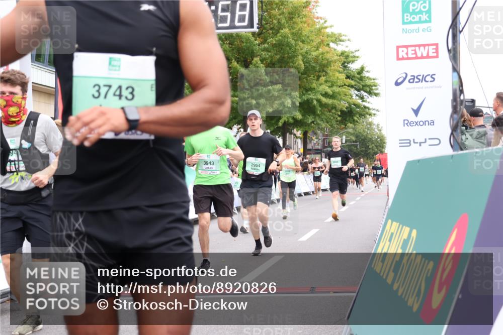 21.09.2025 - PSD Bank Halbmarathon Strokosch-Dieckow http://msf.ph/oto/8920826 21.09.2025 11:56:22 Ziel 1194, 1470, 2187, 2222, 2315, 2884, 2954, 3101, 3743, 3933, 3943, 3947, 3996, 4013 meine-sportfotos.de