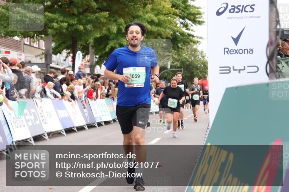 21.09.2025 - PSD Bank Halbmarathon Strokosch-Dieckow http://msf.ph/oto/8921077 21.09.2025 11:57:29 Ziel 2465, 2592, 2598, 3110, 4025, 4059 meine-sportfotos.de