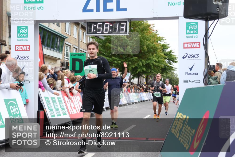 21.09.2025 - PSD Bank Halbmarathon Strokosch-Dieckow http://msf.ph/oto/8921113 21.09.2025 11:57:37 Ziel 1223, 1397, 2319, 2592, 2598, 2756, 3945, 4059, 4061 meine-sportfotos.de