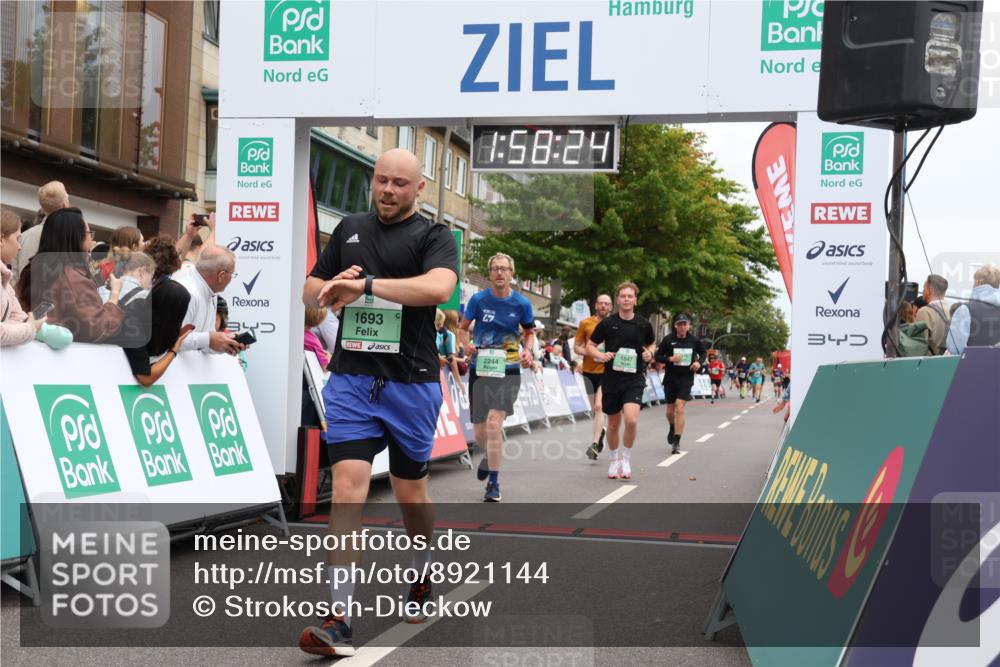 21.09.2025 - PSD Bank Halbmarathon Strokosch-Dieckow http://msf.ph/oto/8921144 21.09.2025 11:57:47 Ziel 1397, 1547, 1693, 2244, 2379, 2756, 2775, 4061 meine-sportfotos.de