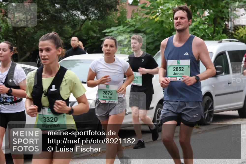 21.09.2025 - PSD Bank Halbmarathon Luisa Fischer http://msf.ph/oto/8921182 21.09.2025 12:03:18 Laufen 3320, 2873, 877, 2852 meine-sportfotos.de