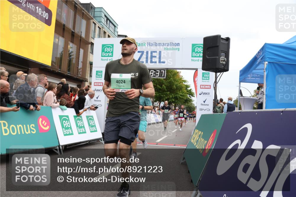 21.09.2025 - PSD Bank Halbmarathon Strokosch-Dieckow http://msf.ph/oto/8921223 21.09.2025 11:58:00 Ziel 1158, 2546, 2586, 2836, 3375, 4024, 4039 meine-sportfotos.de