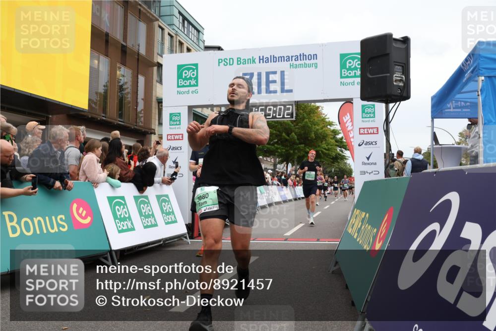 21.09.2025 - PSD Bank Halbmarathon Strokosch-Dieckow http://msf.ph/oto/8921457 21.09.2025 11:58:26 Ziel 1322, 1348, 1611, 2619, 2740, 2910, 3080 meine-sportfotos.de