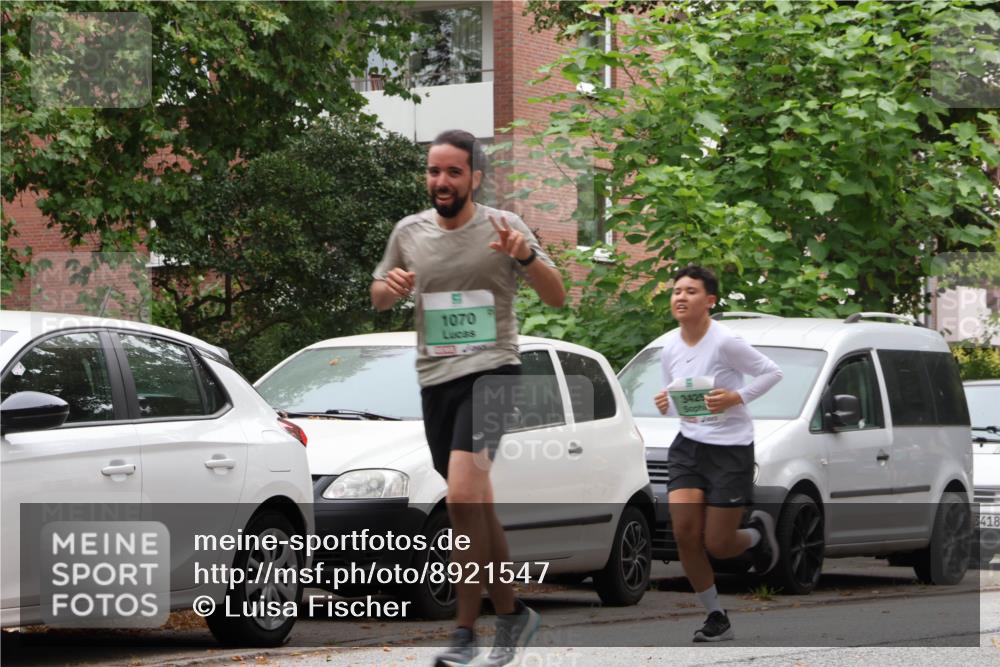 21.09.2025 - PSD Bank Halbmarathon Luisa Fischer http://msf.ph/oto/8921547 21.09.2025 12:05:08 Laufen 1070, 3425, 3418 meine-sportfotos.de
