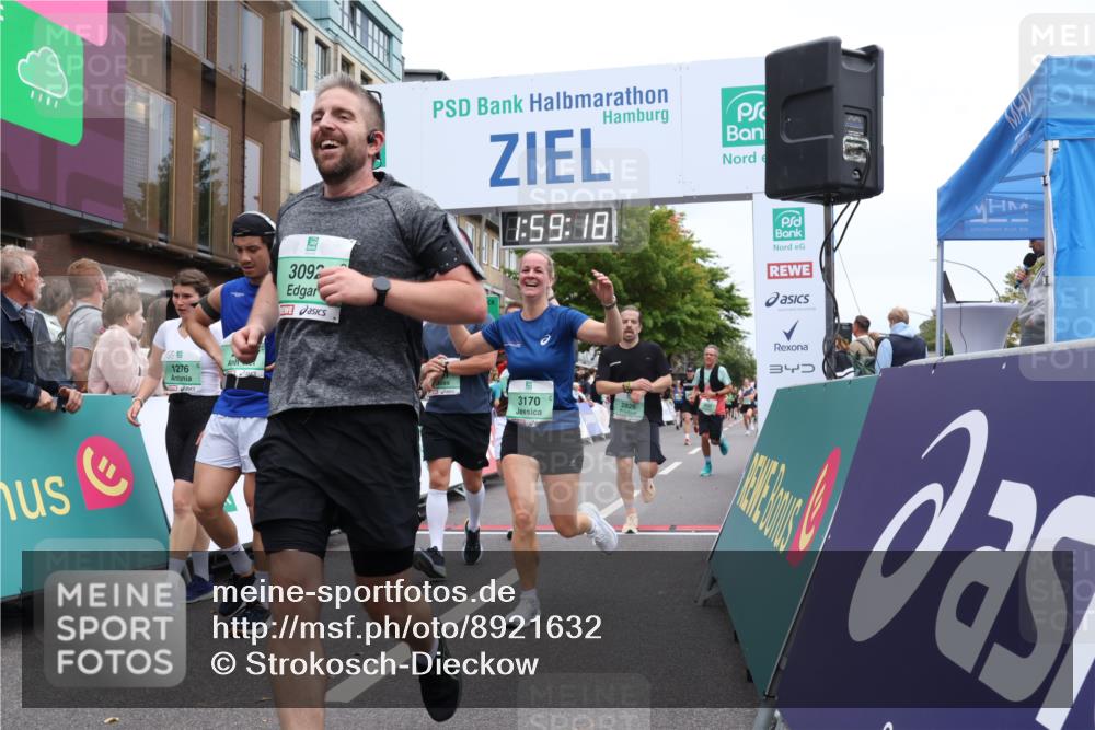 21.09.2025 - PSD Bank Halbmarathon Strokosch-Dieckow http://msf.ph/oto/8921632 21.09.2025 11:58:42 Ziel 1197, 1275, 1276, 1610, 2289, 2324, 2622, 2826, 2832, 2858, 2961, 3032, 3092, 3099, 3170, 3314, 3960, 4044 meine-sportfotos.de