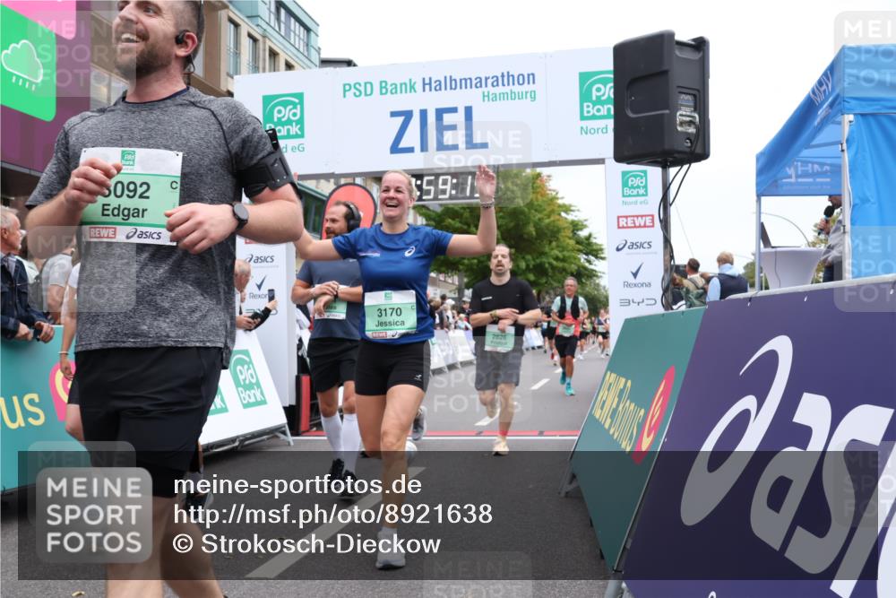 21.09.2025 - PSD Bank Halbmarathon Strokosch-Dieckow http://msf.ph/oto/8921638 21.09.2025 11:58:42 Ziel 1197, 1275, 1276, 1610, 2289, 2324, 2622, 2826, 2832, 2858, 2961, 3032, 3092, 3099, 3170, 3314, 3960, 4044 meine-sportfotos.de