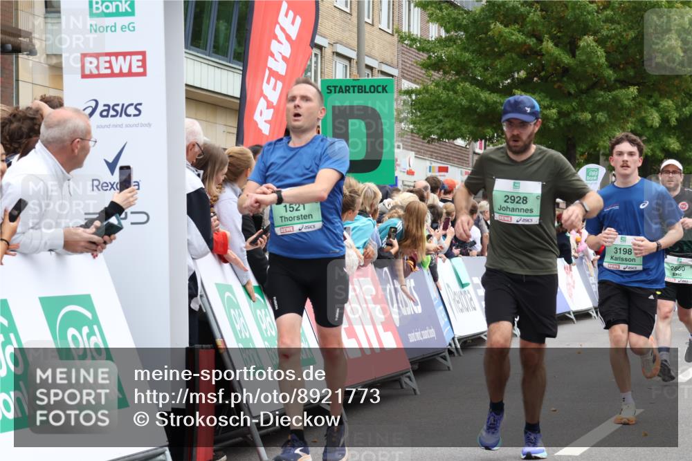 21.09.2025 - PSD Bank Halbmarathon Strokosch-Dieckow http://msf.ph/oto/8921773 21.09.2025 11:58:52 Ziel 1107, 1128, 1521, 2482, 2622, 2660, 2928, 3198, 3301, 3356, 3521 meine-sportfotos.de